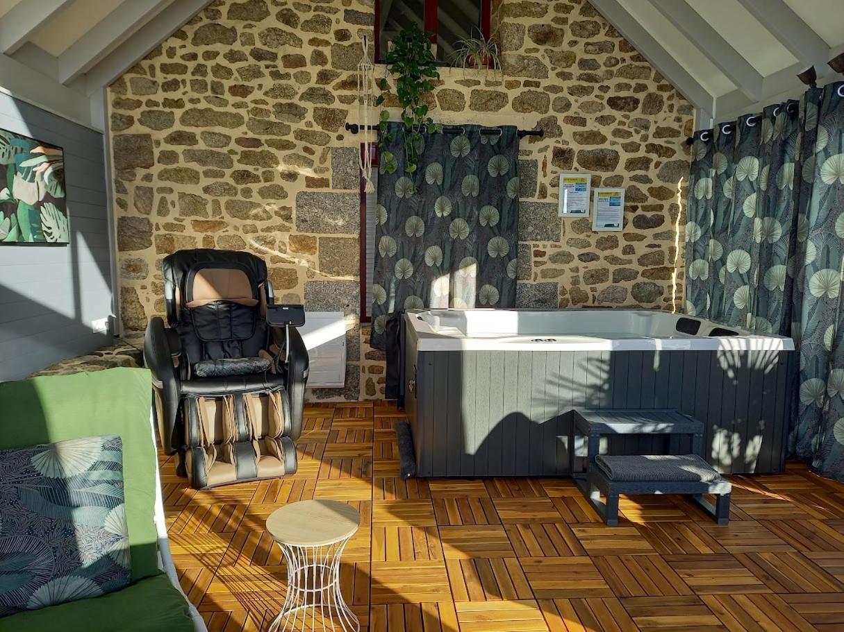 Le Domaine De La Petite Chevre Villa Ploumagoar Екстериор снимка